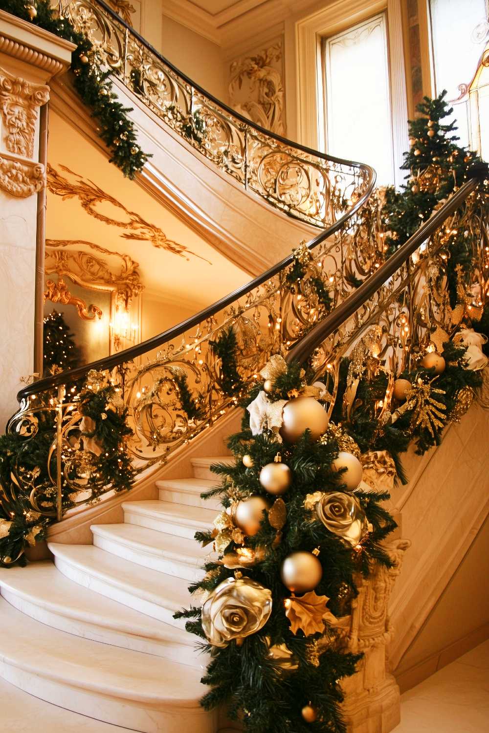 25+ Christmas Staircase Decor Designs That'll Have Santa Sliding Down ...