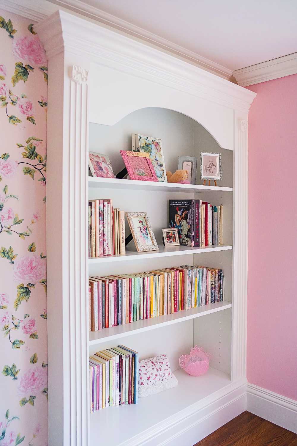 25+ Bookshelf Ideas for Girls Room to Create Her Own Fairy Tale Setting ...
